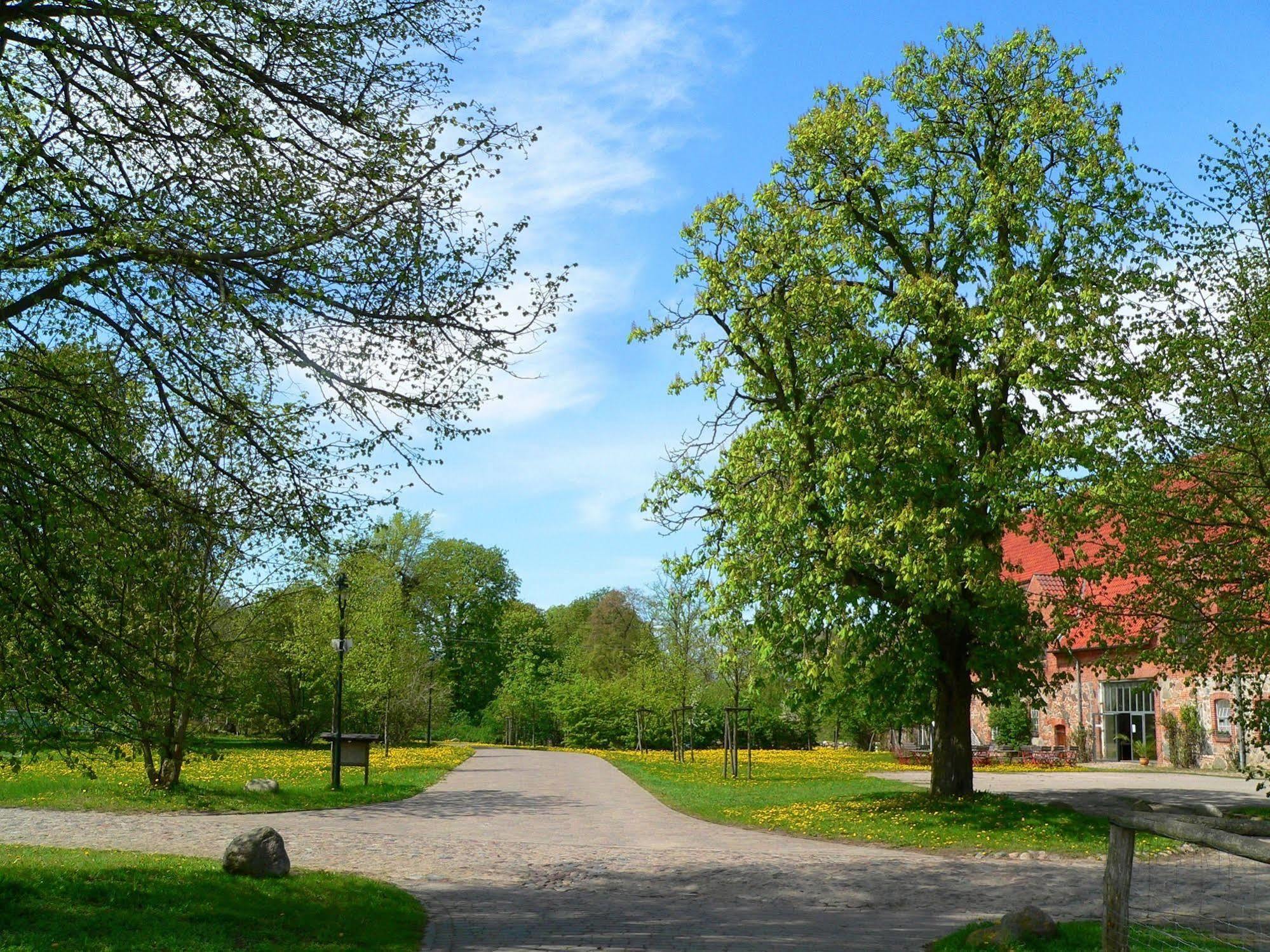 Gutshof Woldzegarten Hotel Esterno foto